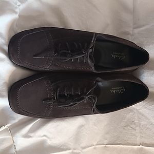 Clarks boots sz 9 brown suade